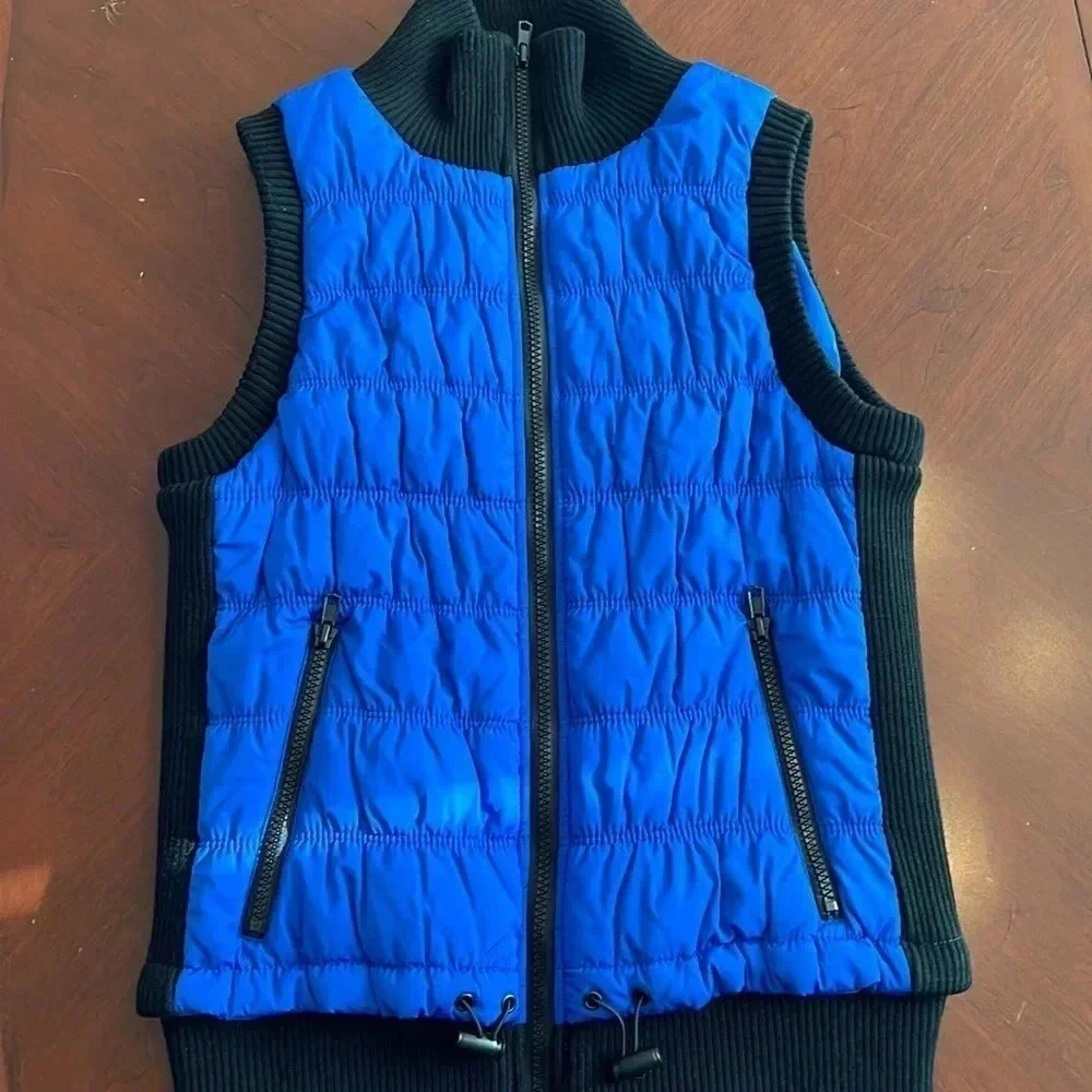 black rivet puffer ski vest - size small - R